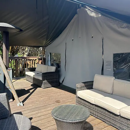 Luxury Tree Glamping Safari Tent * كيلارني